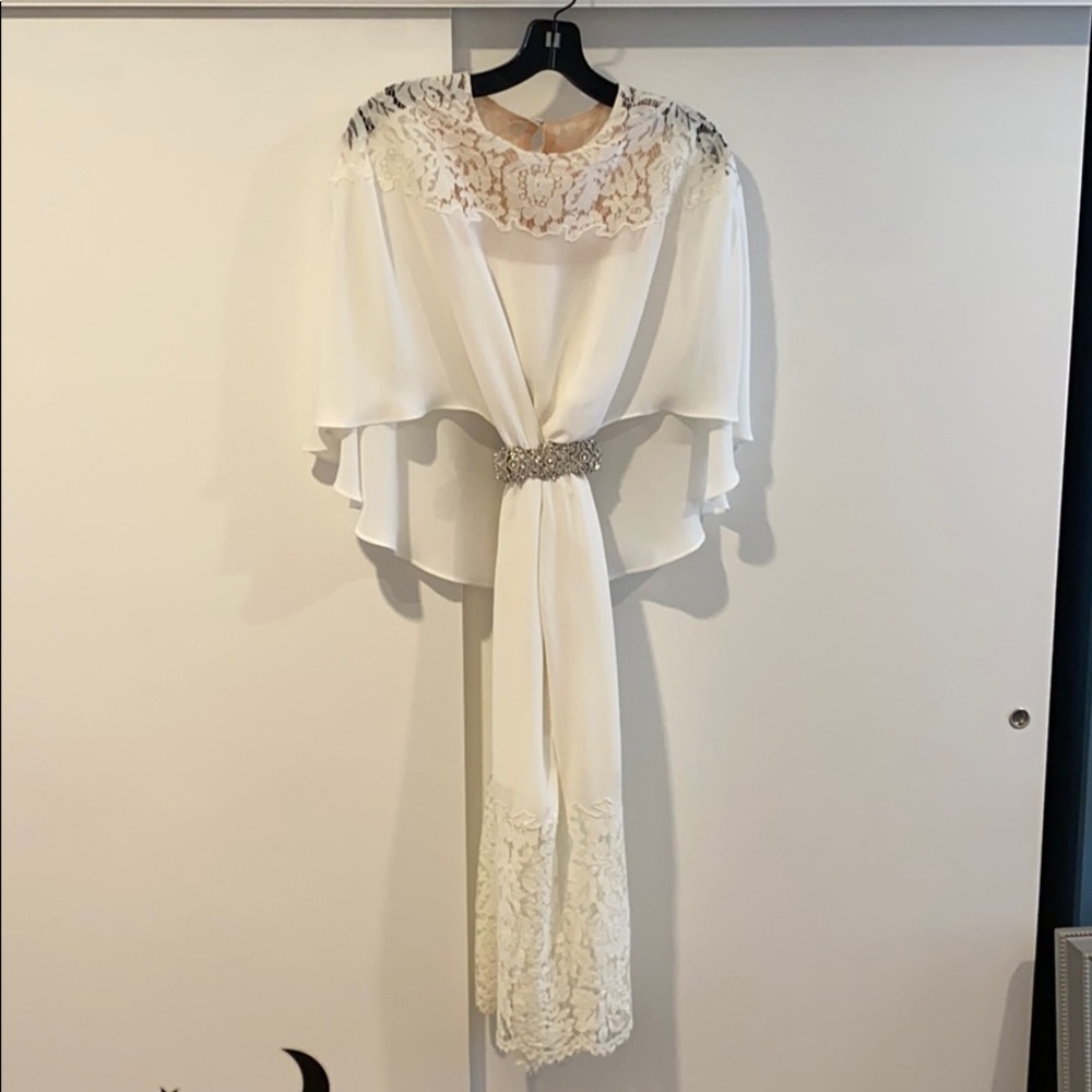 BCBG SPECIAL OCCASION WHITE DRESS SIZE S W BELT